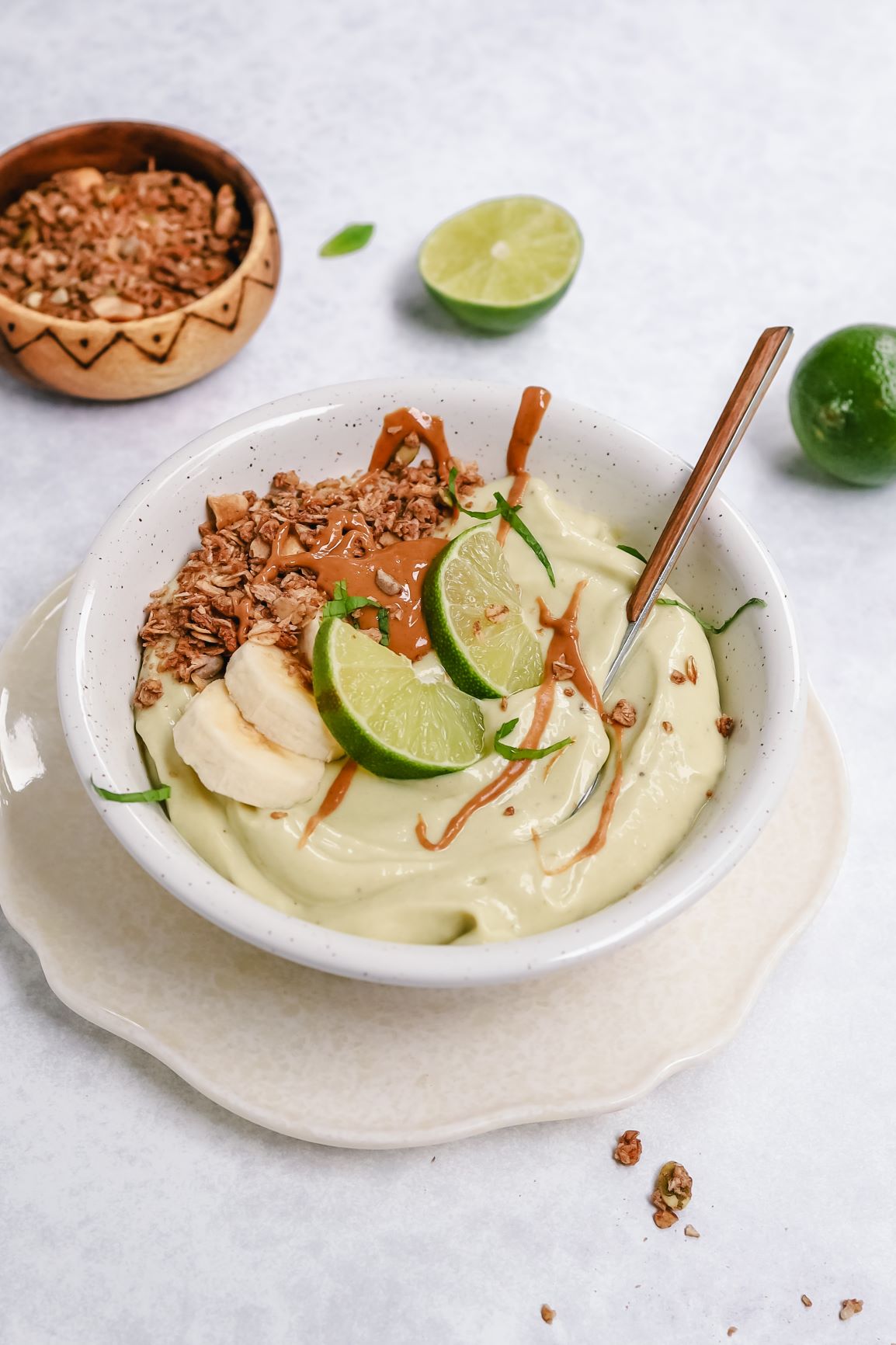 Smoothiebowl met limoen en avocado