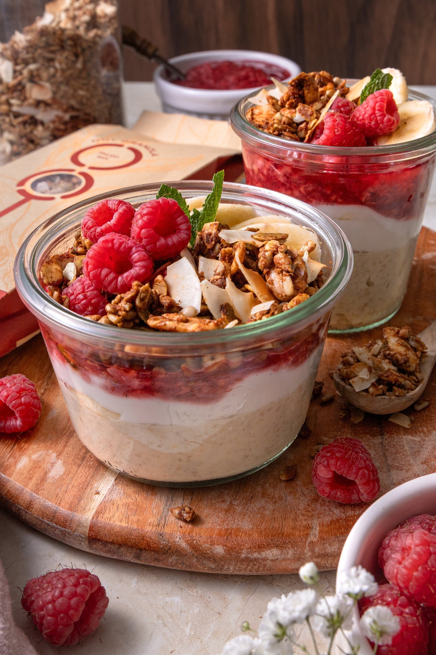 Trifle van havermout en frambozencompote