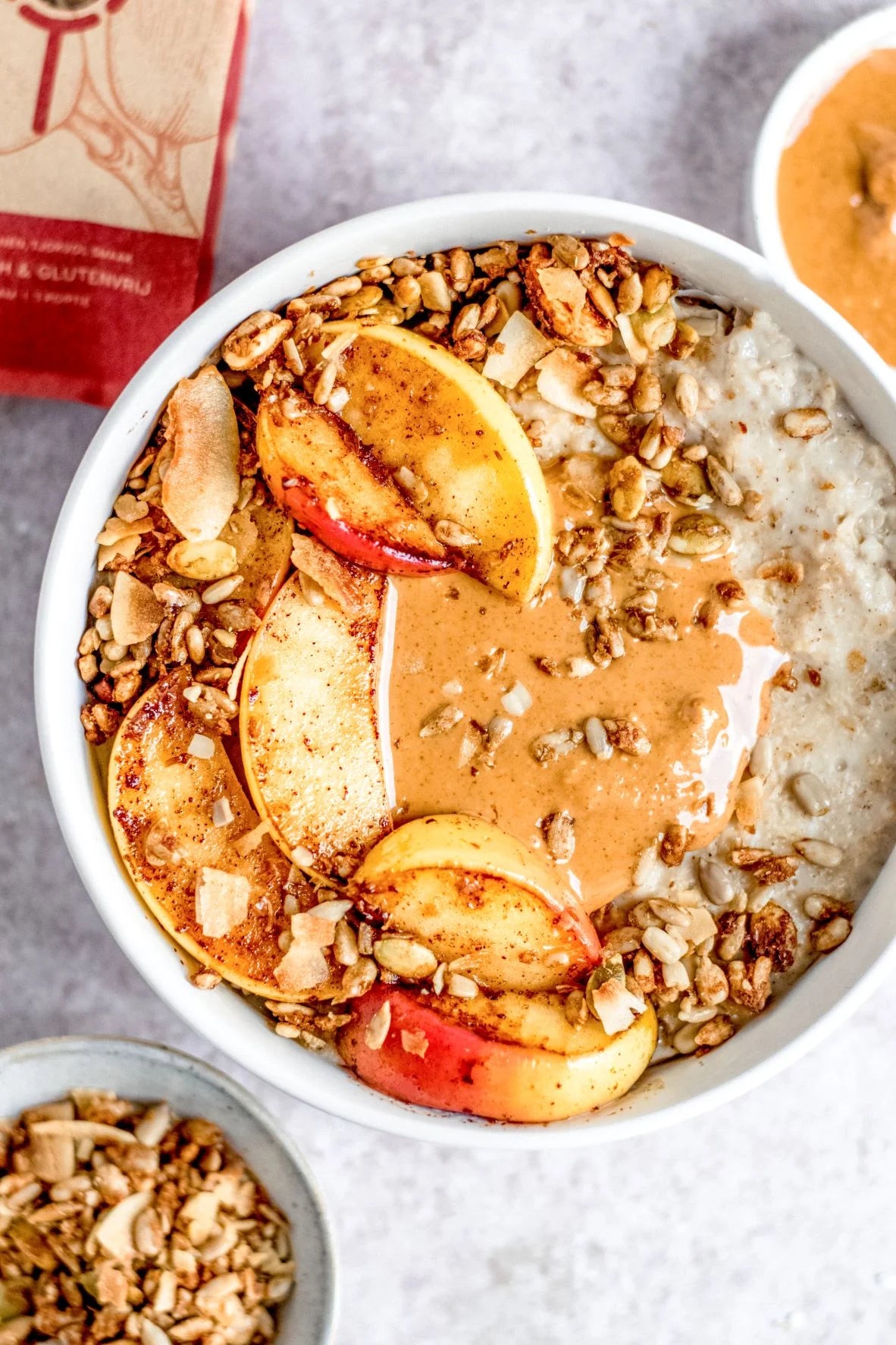 Gekarameliseerde appels met Oot Bircher muesli en granola