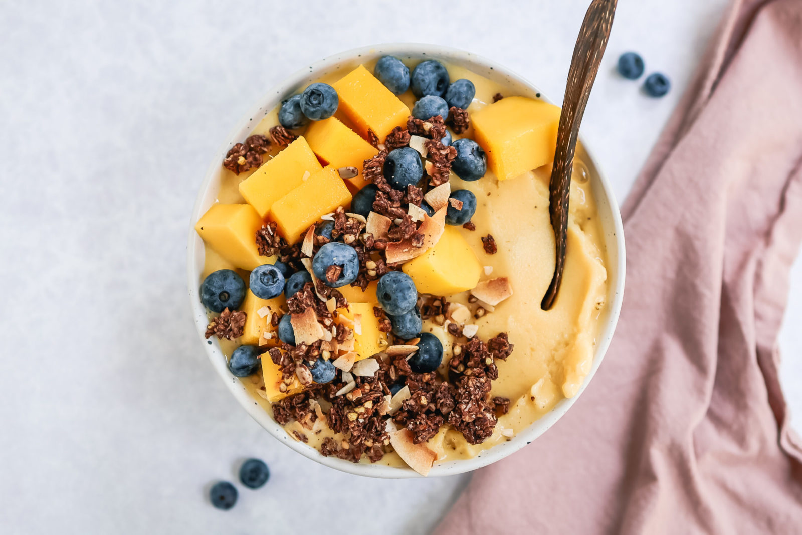 Banaan-sinaasappel nicecream bowl