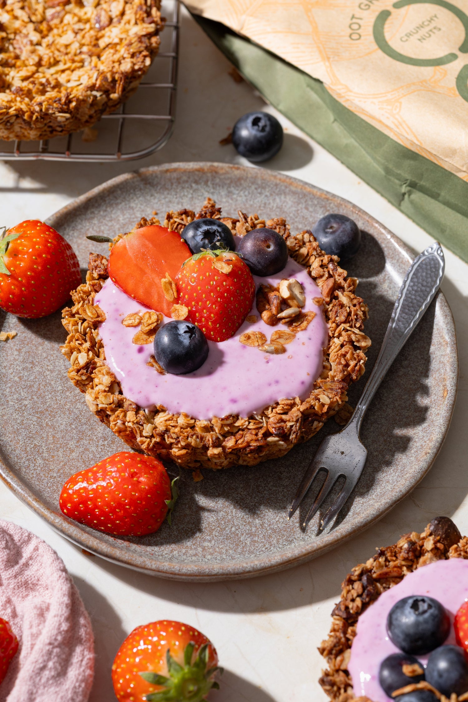 Granola tartelettes met açai créme