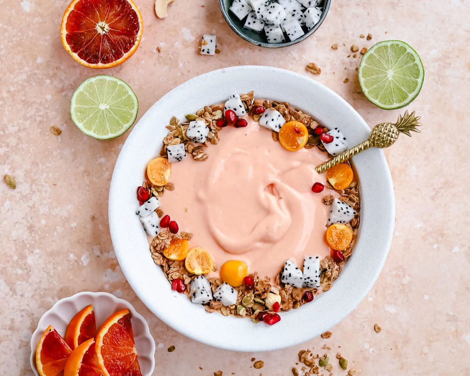 Papaya-yoghurtbowl met Crunchy Nuts granola