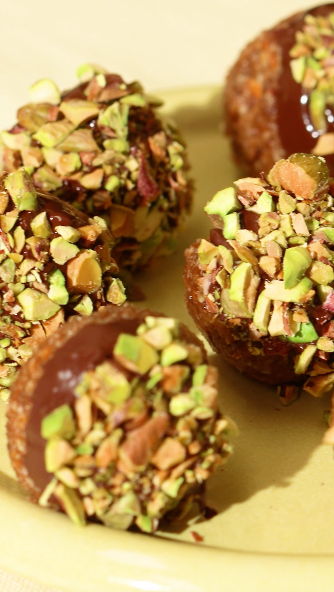 Speculaas Bliss Balls met dadel en granola